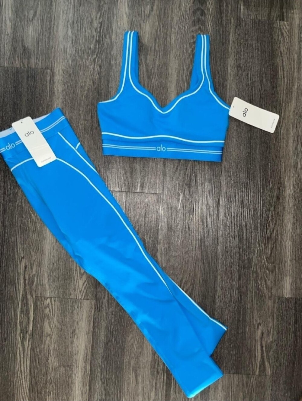 ALO Yoga Women's Blue Heart Throb Set